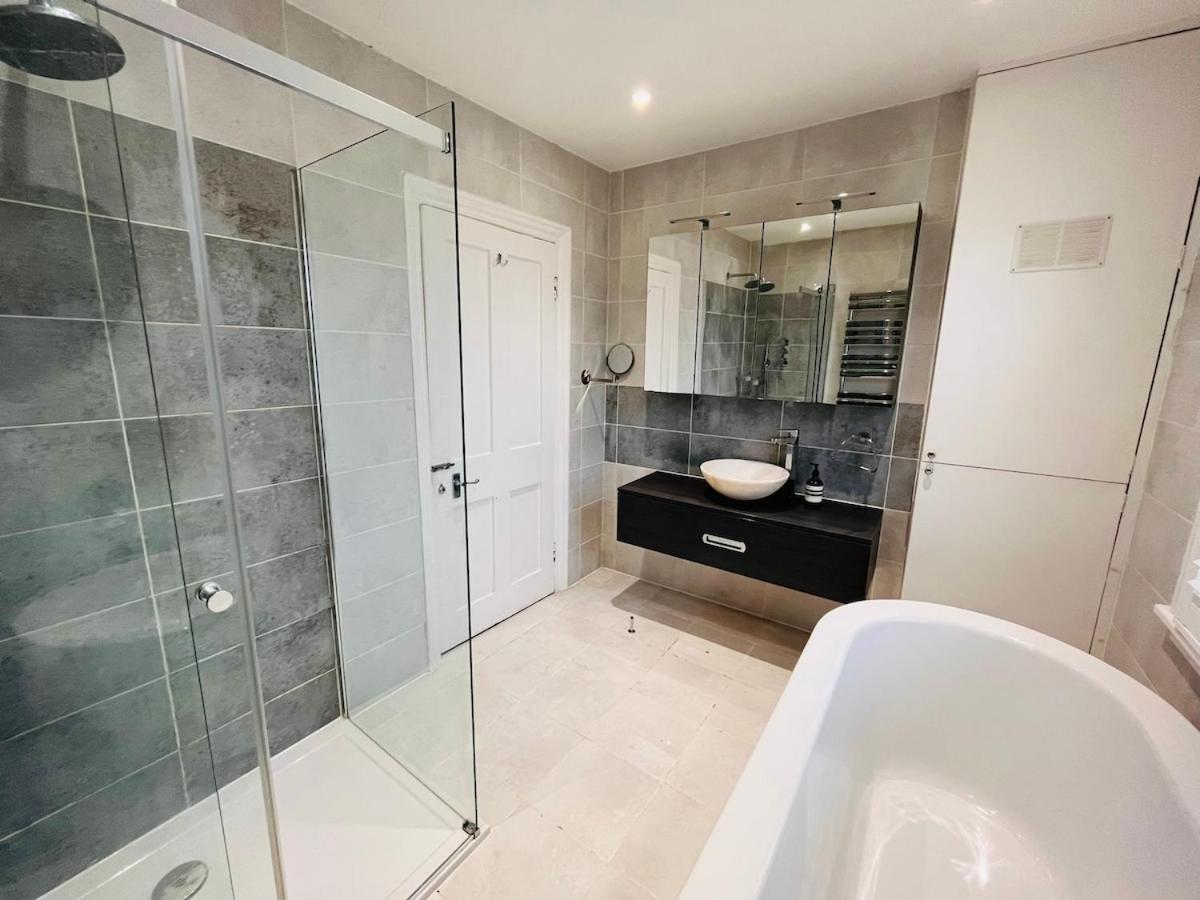 Appartement Elegant & Spacious 3 Bed Londen